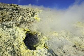 Sulphur fumaroles on the Gran Cratere