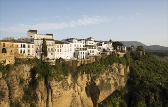 White Town high above the river gorge El Tajo
