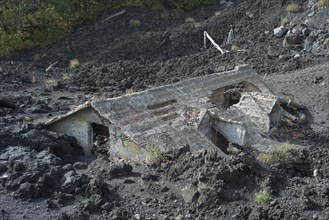 House covered by lava flow from 1983