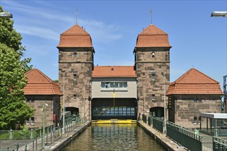 Obergate of the Schachtschleuse with tiled roofs