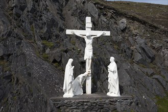 Cross and statues at Slea Head