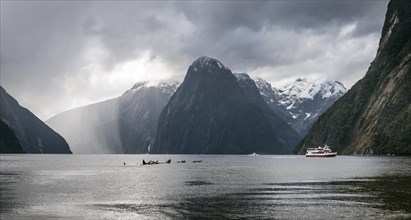 Tourist boat