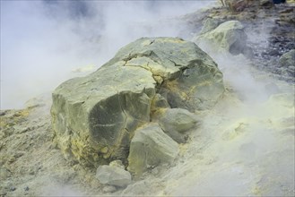 Sulfur vapor