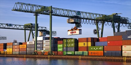 Loading bridges with containers