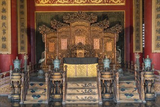Throne in the Palace of Heavenly Purity