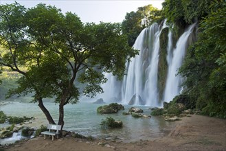 Ban Giocâ€“Detian Falls