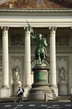 Statue of Godefroud de Bouillon on the Place Royale