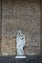 Wall at the Sudfriedhof with tomb figure