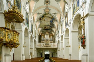 Nave with pulpit and organ