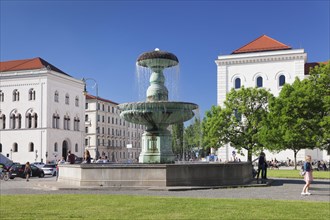 Fountain in front of Ludwig Maximilian University