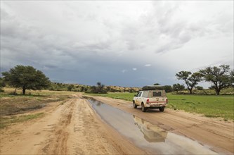 Tourist vehicle during the rainy season in the Aoub riverbed