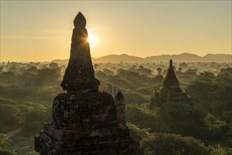 Sunrise over the temples and pagodas in the plain of Bagan