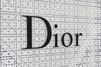 Dior shop logo