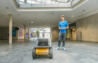 Student with robot Auto Husky of the company Clearpath