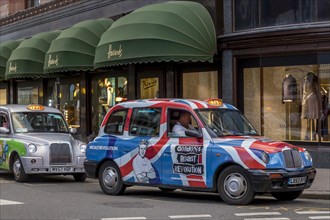 Taxis in front of the department store Harrods