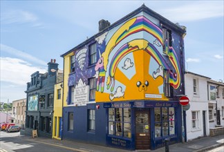 House with colorful graffiti