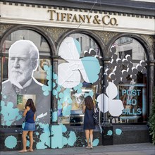 Passers-by in front of jewelry store Tiffany