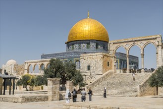 Square in front of the Dome of the Rock