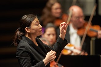 South Korean conductor Shiyeon Sung conducts the Staatsorchester Rheinische Philharmonie