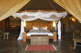 Safari luxury tent