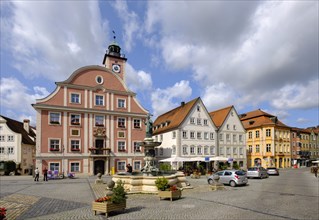 Market place with town hall and fountain Willibaldsbrunnen