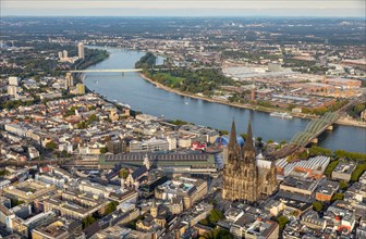 City view with Cologne Cathedral and Rhine