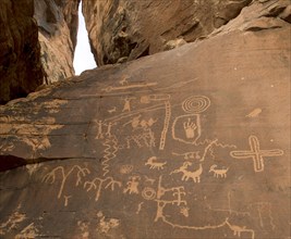 Native American petroglyphs by Anasazi