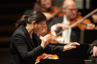 South Korean conductor Shiyeon Sung conducts the Staatsorchester Rheinische Philharmonie