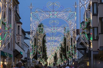 Light arcs in the pedestrian zone