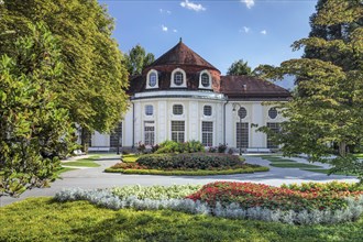 Spa garden with Trinkhalle