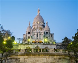 Basilica of Sacre Coeur at dusk