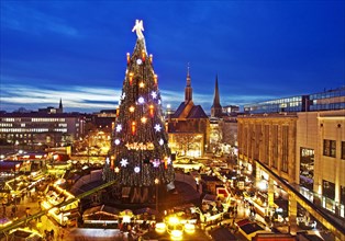 Christmas tree and Christmas Market on Hansaplatz