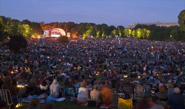 Visitors at the Classic Open Air Concert at the Picnic in the Park