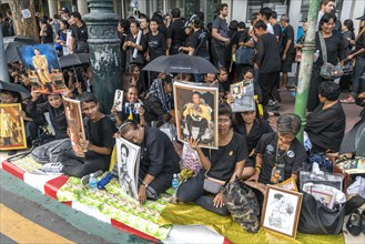Mourning Thais with photo of the late king Bhumibol Adulyadej