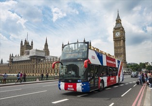 Bus with Great Britain flag on Westminster Bridge