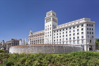 Placa de Catalunya with fountain