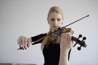 Young musician plays on the violin