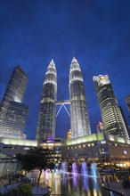 KLCC Lake Symphony Water Fountain Show