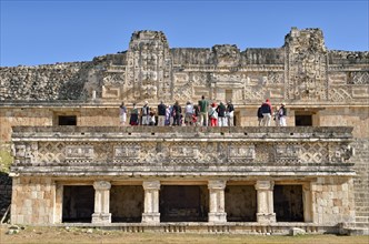 Tourists on Cuadrangulo de las Monjas