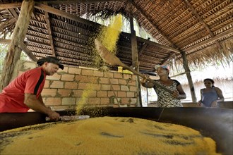 Workers preparing toasted cassava flour