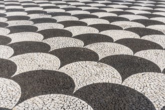Black and white floor mosaic of cobblestones