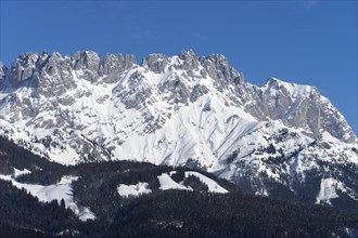 Snow-covered Ackerlspitze and Maukspitze in winter