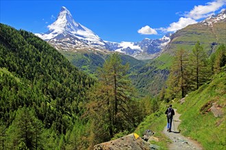 Hiking trail at the hamlet Findeln with Matterhorn 4478m