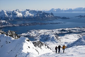 Ski mountaineers ascending to Rundfjellet