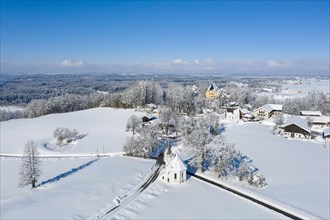 Harmarting with Castle Harmating and Chapel St. Leonhard in Winter