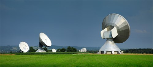 Large parabolic antennas in green field
