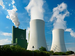 Lignite-fired power plant pushes exhaust gases into the blue sky