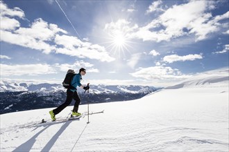 Ski tourer on ridge ascending Seeblspitze in Pensertal