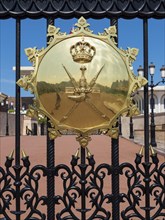 Gate with emblem of the ruling dynasty Al Bu Said