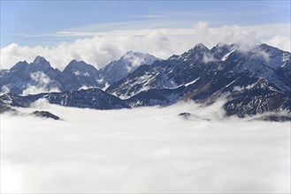 View from the Grossglockner-Hochalpenstrasse at the Hochtor to the Schobergruppe